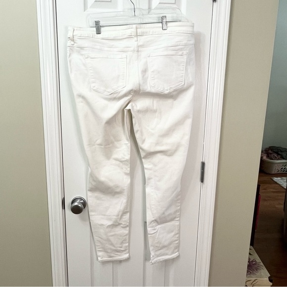 ➕ Old Navy White Rockstar Mid Rise Skinny Jeans Women’s Size 16 - Picture 6 of 7